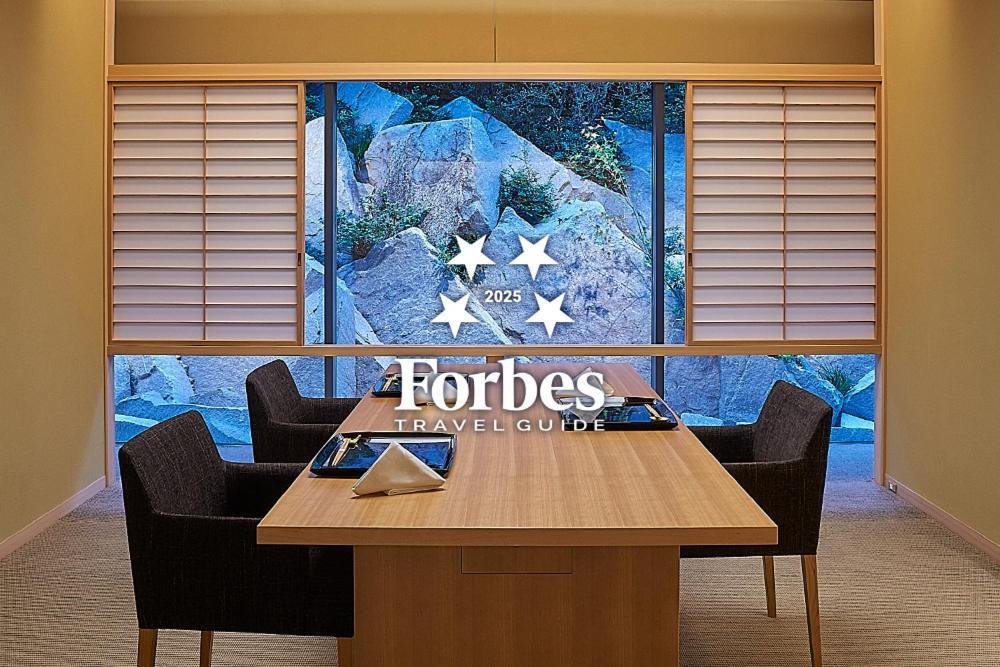 فندق أوكورا طوكيو المظهر الخارجي الصورة Forbes Travel Guide logo